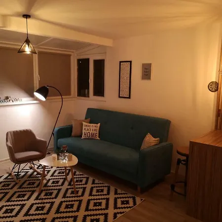 New Modern Roof Top Studio In The Centre Of ! Апартаменты *